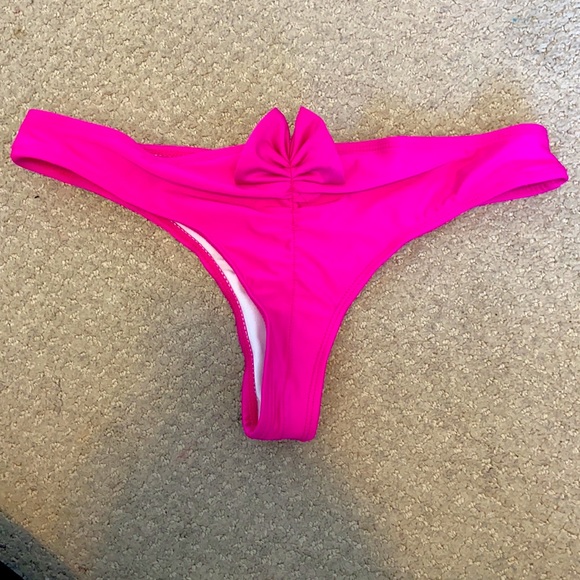 Fuschia bikini bottoms with bow super cheeky - Picture 2 of 2